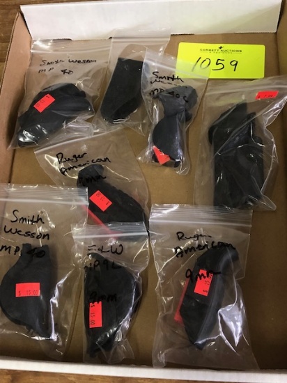 (8) SMITH & WESSON PISTOL GRIPS