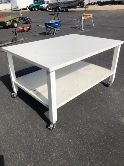 ROLL-AROUND TABLE 42" X 5'