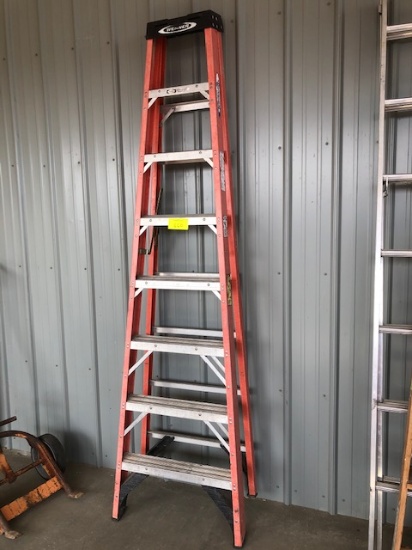 WERNER 8' FIBERGLASS STEP LADDER