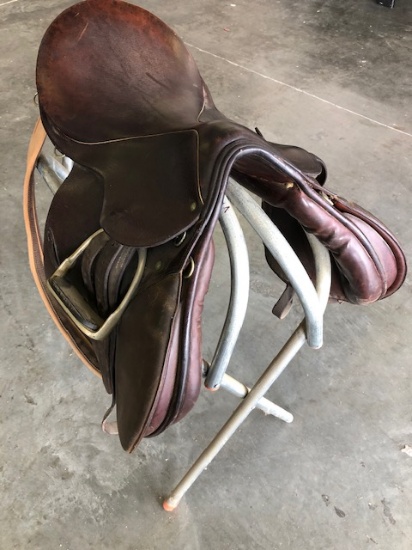 ENGLISH RIDING SADDLE 14" W/ SADDLE RACK