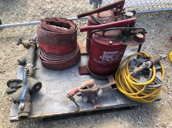 MANIFOLD, (3) HOSES, PIPE VISE, REEL OF AIR LINE W/ HIGH PRESSURE AIR VALVE, (2) SPEEDSHORE OILERS