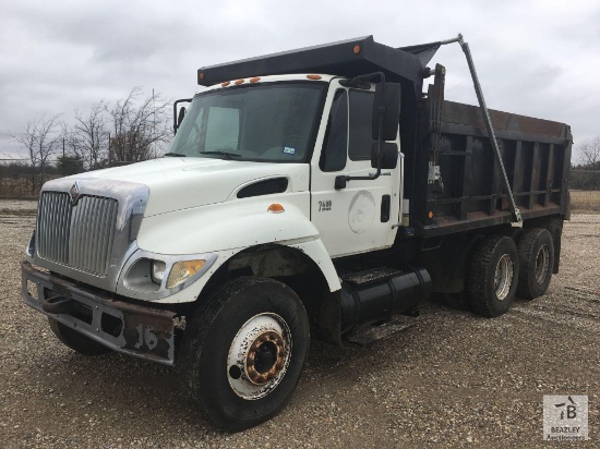 2004 International 7400 T/A Dump Truck