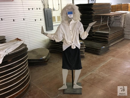 Free Standing Mannequin 6' Tall
