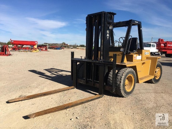 Caterpillar V225B 22500 lb Forklift