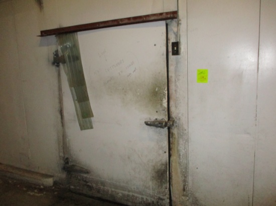 Aprox 22 X 20 Walkin Cooler