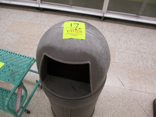 Rubber Maid Trash Can