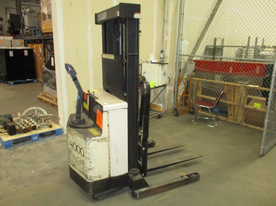 Crown Straddle Stacker