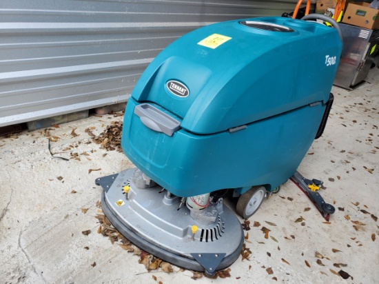 Tennant T500E Walk-Behind Floor Scrubbers, Hours showing 83.7