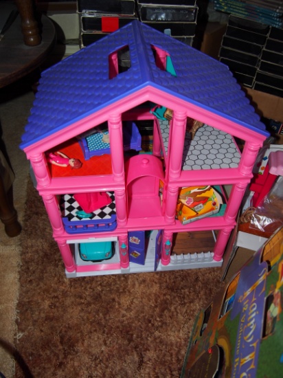 Plastic dollhouse
