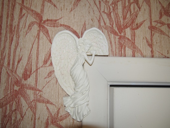 Door frame angel
