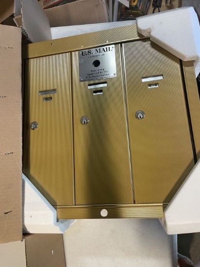 Boommer 3 Part Metal Mailbox 19" X 19"