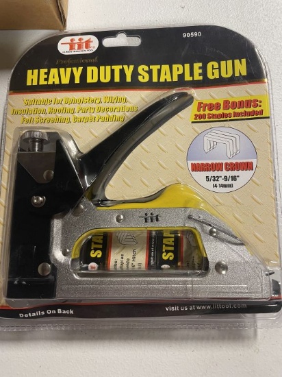 Heavy Duty Staple Gun With Narrow Crown Staples