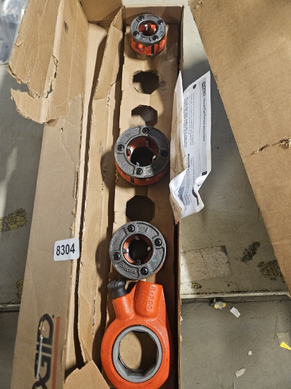 RIDGID Manual Pipe Threader Set 00-R, 12-R, 11-R missing 2 units