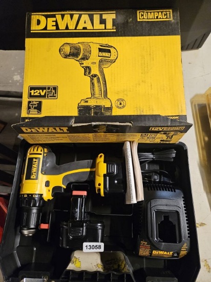 Dewalt Cordless Compact Drill With Battery And Charger