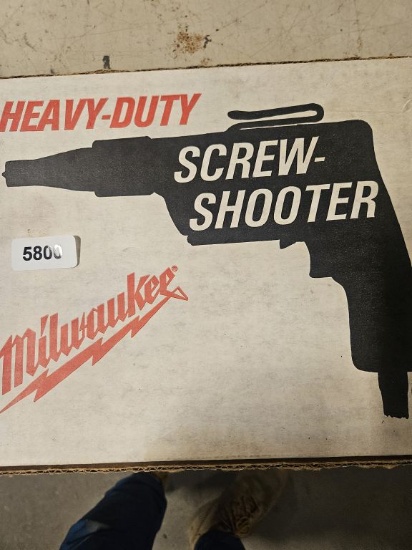 Milwaukee Heavy Duty Screw Shooter
