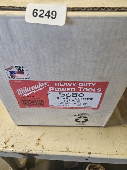 Milwaukee Heavy Duty 2hp Router