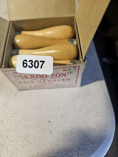 Skroo-zon File Handles