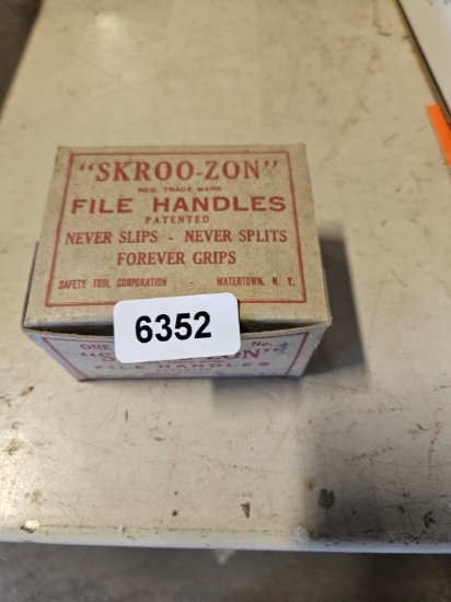 Skroo-zon File Handles