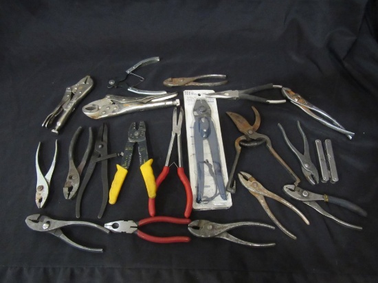 Tool Lot of pliers with locking pliers