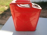 Classic red jury 5 gallon gas can