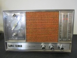 Vintage  General Electric FM / AM Clock Radio