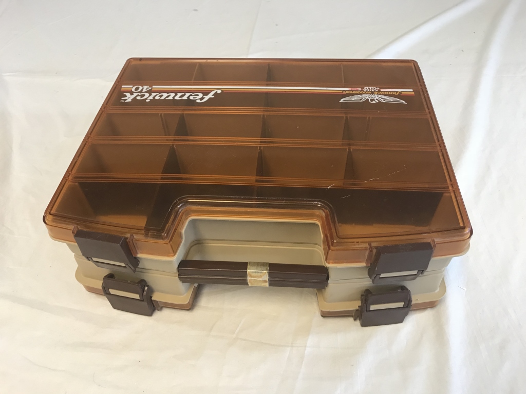 VINTAGE FENWICK 40 TACKLE BOX TWO COMPARTMENT