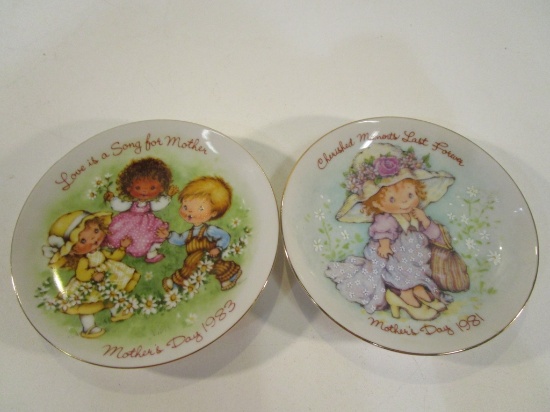 Lot of 2 Vintage Avon Mother's Day Plates