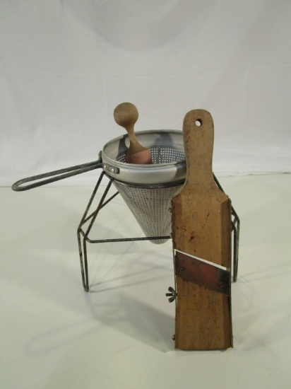 Lot of 2 Vintage Kitchen Items
