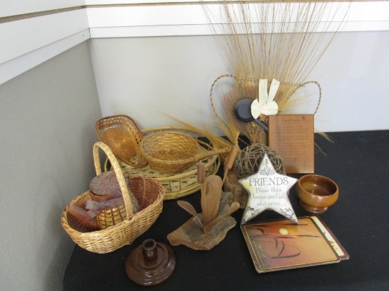 Large Lot of Wood/Wicker Decorating Items