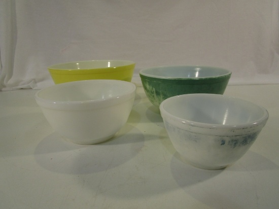 Lot of 4 Vintage Pyrex Bowls