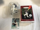 HANK ARRON-1997 Keepsake Ornament w/ Trading Card