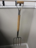 Short Handled 4 Tong Pitch Fork