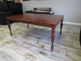 Large Wood Dinning Room Table w 2 Leafs