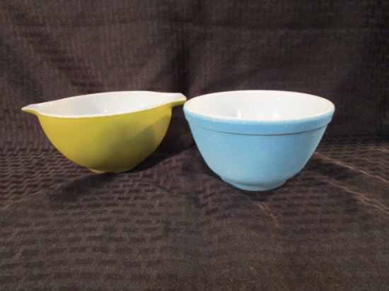 Lot of 2 Vintage Pyrex Bowls, # 401& 441