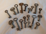 Lot of 19 vintage skeleton keys