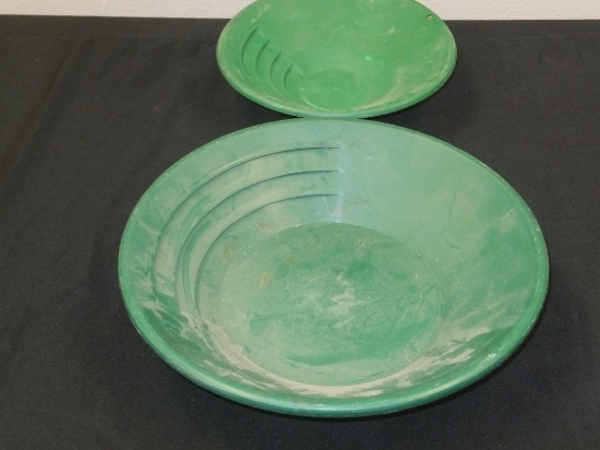 Lot of 2 Green Plastic Dishes
