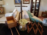 Mixed lot of vintage wood and class items