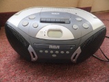 RCA RCD158D Portable CD Player/Radio