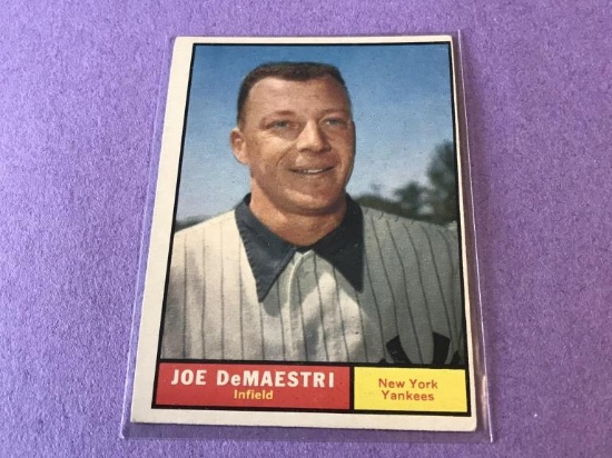 JOE DEMAESTRI Yankees 1961 Topps Baseball Card