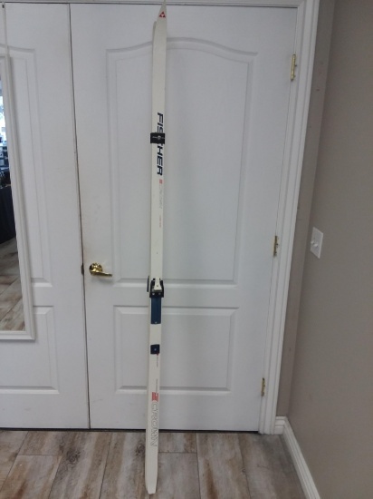Pair of Fischer Crown Skis 185 cm