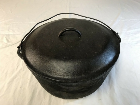 Vintage  No.12 Cast Iron Dutch Oven With Lid