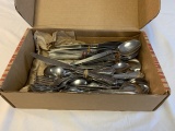Lot of oneidacraft deluxe stainless Flateware
