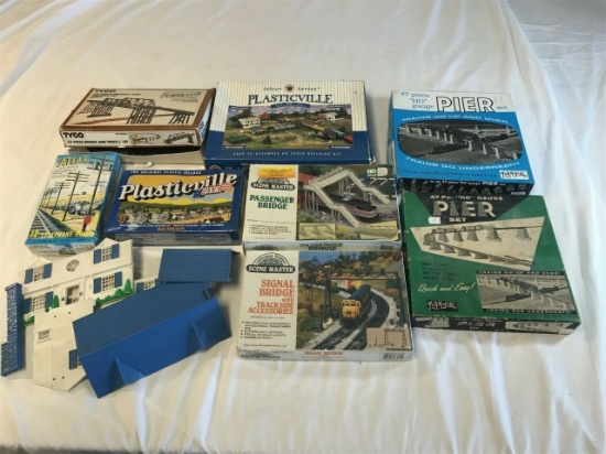 Lot of HO Scale Train Buildings and Tracks
