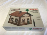 G SCALE PIKO CROSSING KEEPER'S HOUSE KIT NEW