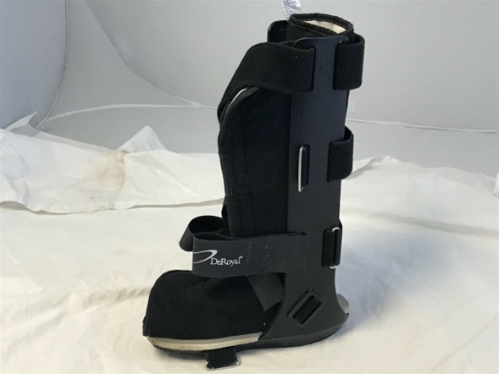 DeRoyal Walker Boot  Size Medium Foot Brace
