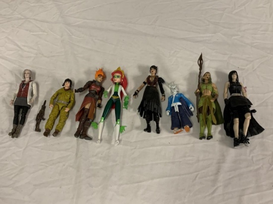 Lot of 8 assorted Action Figures Toys