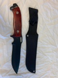 Fixed Blade knife with black Blade and Sheath