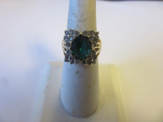 Size 7.5 Gold Tone Large Green Jewel Ring