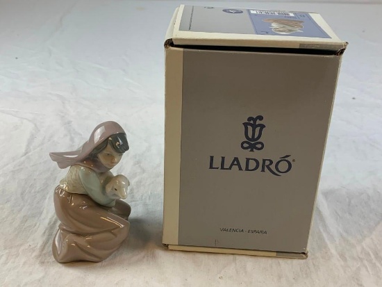 LLADRO 05484 Lost Lamb Porcelain Figurine with Box