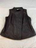 Woman's leather LIZ CLAIBORNE zip-up vest size M